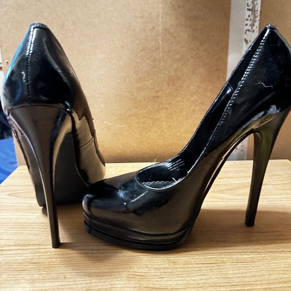 5” platform Bebe patent heels - Picture 3 of 6